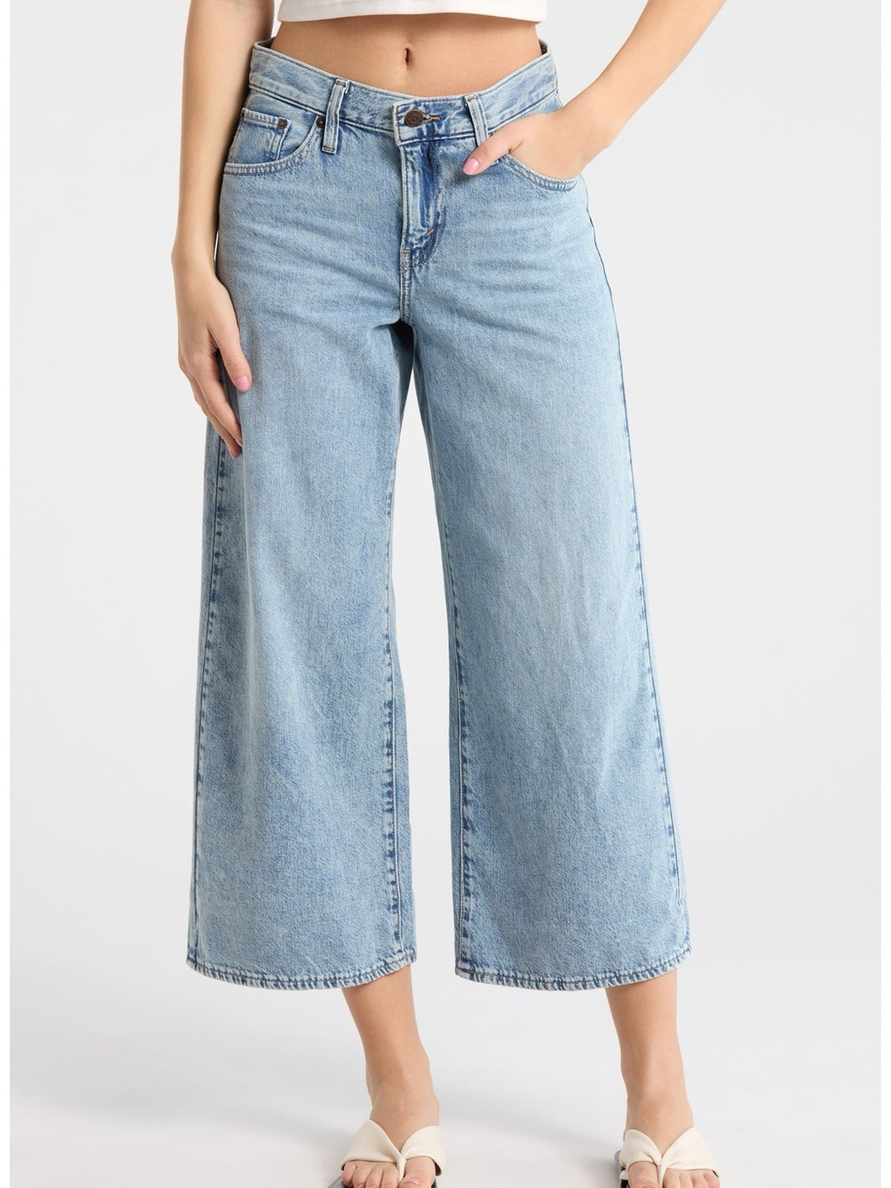 Levi’s High -Rise Wide-Leg Crop Jeans - Light Blue
